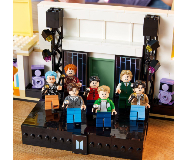 LEGO Ideas 21339 BTS Dynamite - 1144316 - zdjęcie 12